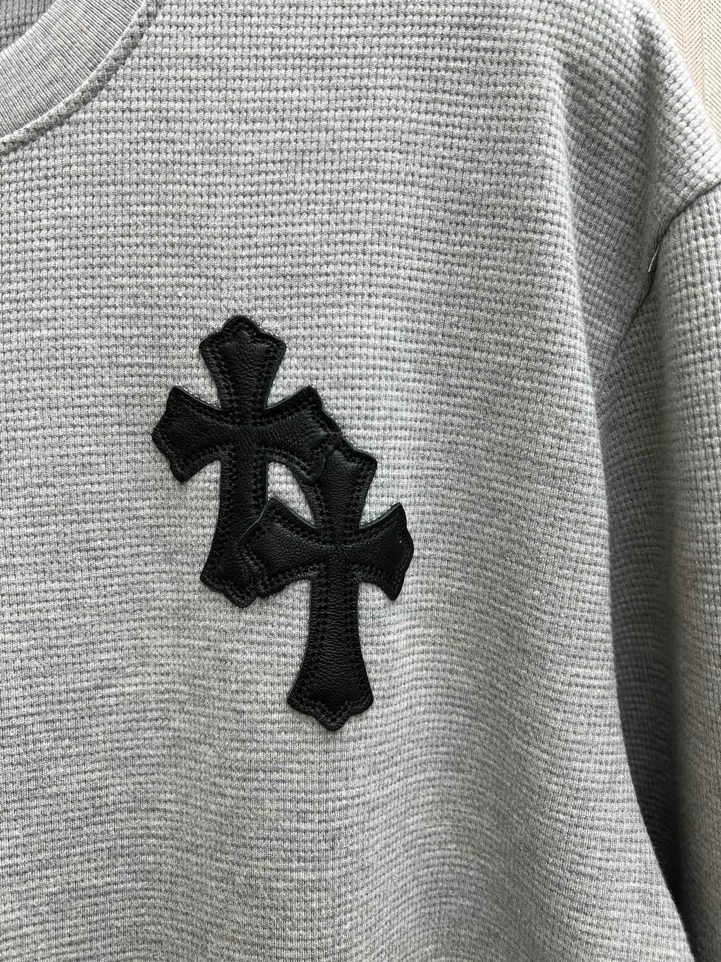 🅿️440 Crow Heart 25SS leather henley collar waffle sweatshirt. The fabric is made of 350g cotton waffle double-layer material before washing. Size: S.M.L
